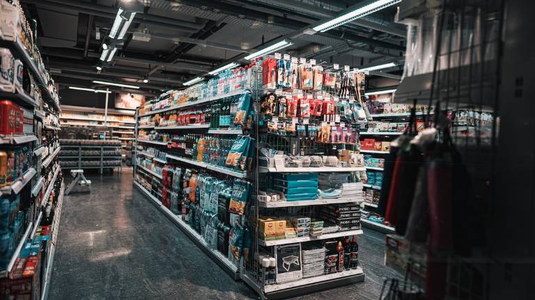 Forlì, scoperti i ladri seriali dei supermercati: il bagagliaio dell'auto pieno di prodotti rubati Forlì, scoperti i ladri seriali dei supermercati: il bagagliaio dell'auto pieno di prodotti rubati