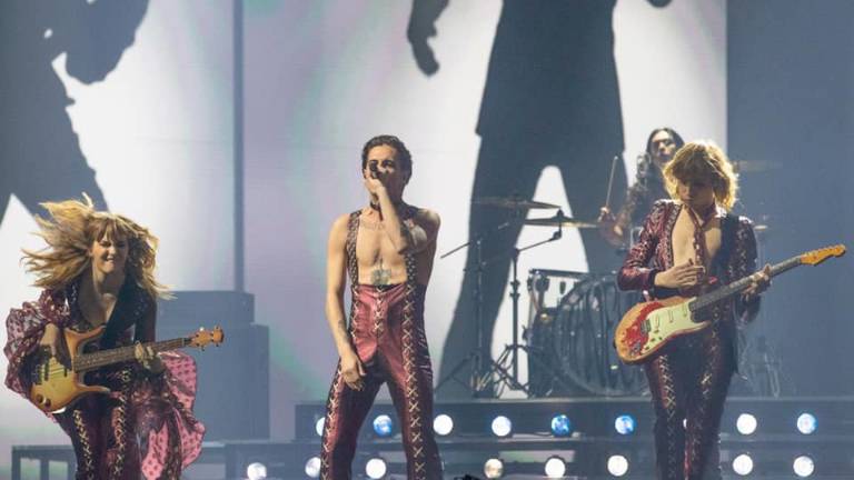 Måneskin. Rinviato il tour causa Covid. Slitta anche Pesaro. Cosa deve fare chi ha i biglietti Måneskin. Rinviato il tour causa Covid. Slitta anche Pesaro. Cosa deve fare chi ha i biglietti