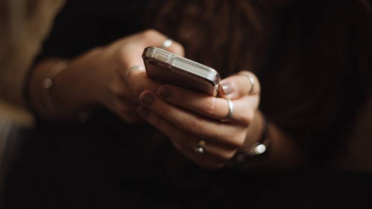 Rimini, ora prova a farlo squillare: la Polizia becca la ladra di un cellulare Rimini, ora prova a farlo squillare: la Polizia becca la ladra di un cellulare