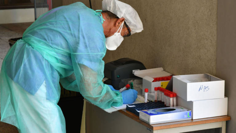 Covid Emilia-Romagna, su casi attivi e ricoveri, vaccinato il 12,6% Covid Emilia-Romagna, su casi attivi e ricoveri, vaccinato il 12,6%