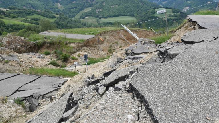 Strade, 4 mesi dopo l'alluvione la situazione resta critica: centinaia ancora chiuse Strade, 4 mesi dopo l'alluvione la situazione resta critica: centinaia ancora chiuse
