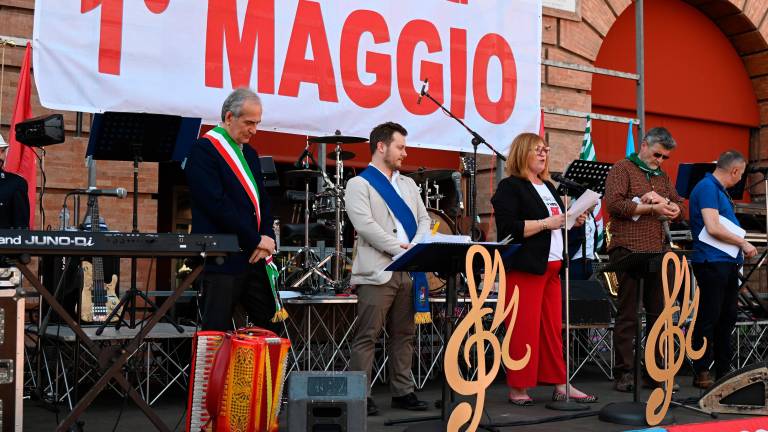 Forlì, festa del lavoro in piazza Saffi: obiettivo sicurezza FOTOGALLERY Forlì, festa del lavoro in piazza Saffi: obiettivo sicurezza FOTOGALLERY
