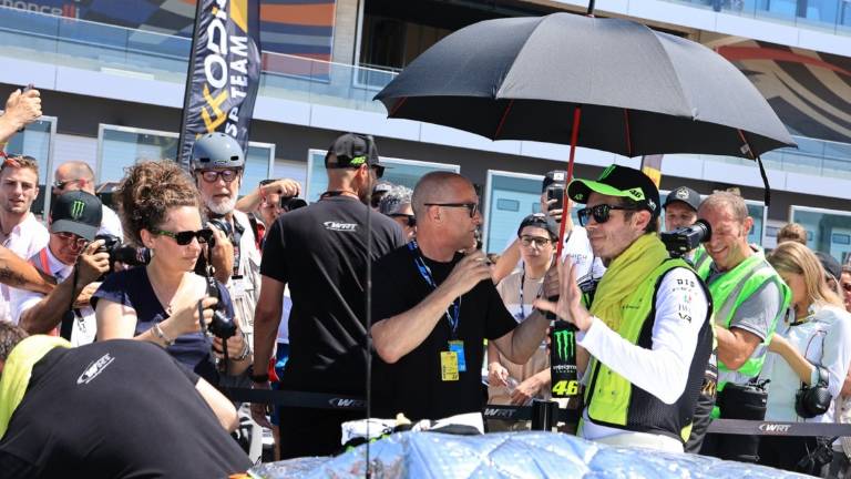 Automobilismo, Valentino Rossi si ritira nella prima gara di Misano Automobilismo, Valentino Rossi si ritira nella prima gara di Misano