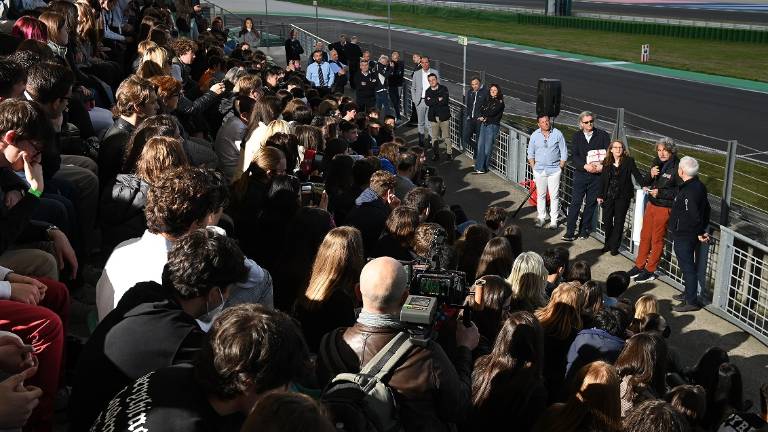 Misano, da Asti 600 ragazzi in gita scolastica nel nome di Marco Simoncelli - Gallery Misano, da Asti 600 ragazzi in gita scolastica nel nome di Marco Simoncelli - Gallery