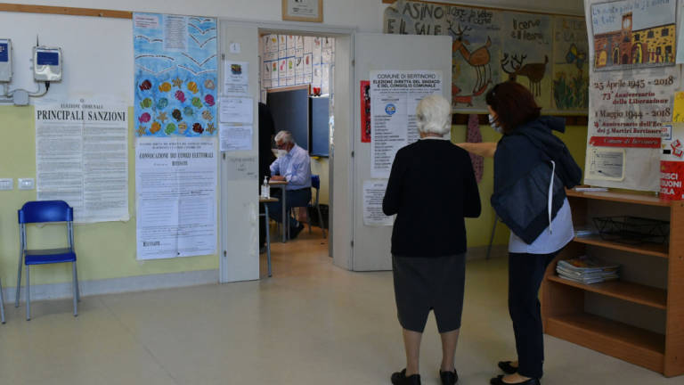 Bertinoro, scrutinata la prima sezione: parità assoluta tra Allegni e Asioli Bertinoro, scrutinata la prima sezione: parità assoluta tra Allegni e Asioli