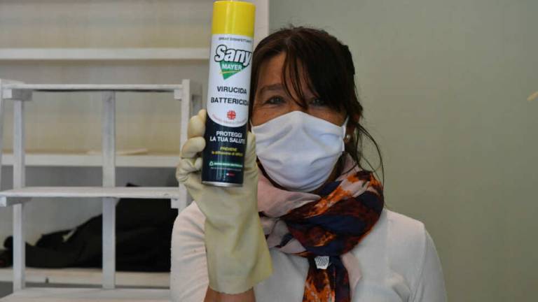 Forlì, Coronavirus: i commercianti ripartono con gel e ozono Forlì, Coronavirus: i commercianti ripartono con gel e ozono