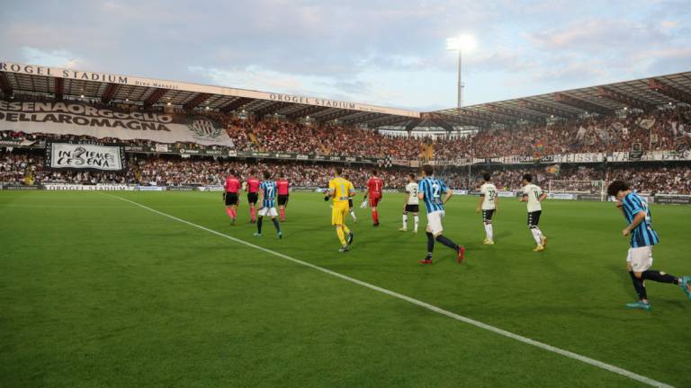 Il Cesena che si butta da una parte mentre la Serie B va dall'altra Il Cesena che si butta da una parte mentre la Serie B va dall'altra