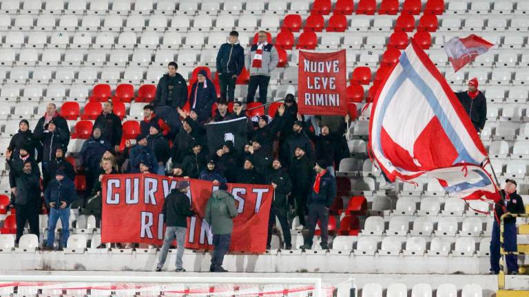 I tifosi biancorossi al Menti di Vicenza I tifosi biancorossi al Menti di Vicenza