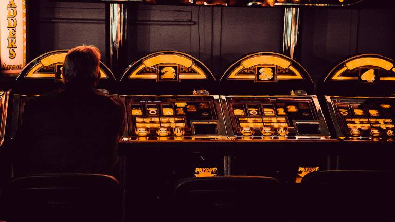 Rimini, gioco d’azzardo: la spesa pro capite è di 2mila euro e per oltre 5mila persone è una patologia Rimini, gioco d’azzardo: la spesa pro capite è di 2mila euro e per oltre 5mila persone è una patologia