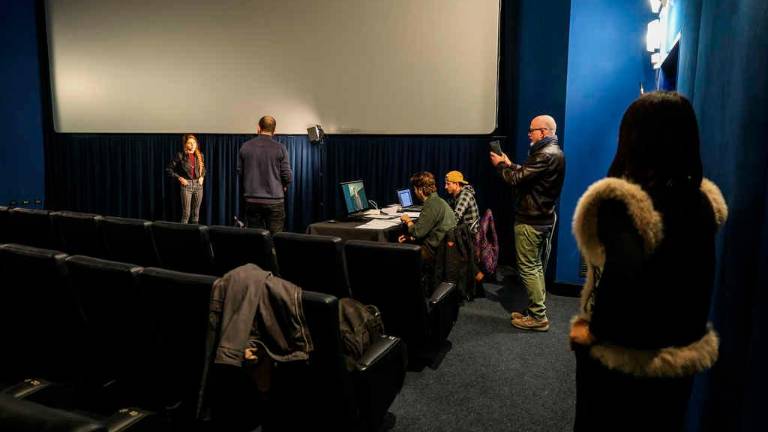 Una folla a Cesena per il casting di “Tornando a Est”, il nuovo film con Lodo Guenzi Una folla a Cesena per il casting di “Tornando a Est”, il nuovo film con Lodo Guenzi
