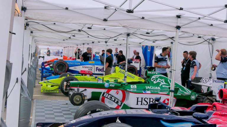 Imola, la Formula 1 è arrivata inaugurata la nuova Fanzone, paddock in piena attività e chiavi della città a Domenicali GALLERY Imola, la Formula 1 è arrivata inaugurata la nuova Fanzone, paddock in piena attività e chiavi della città a Domenicali GALLERY