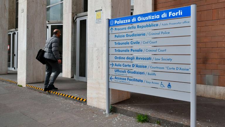 Forlì, violenza sessuale di gruppo su minorenne: condannato a 5 anni e 8 mesi Forlì, violenza sessuale di gruppo su minorenne: condannato a 5 anni e 8 mesi