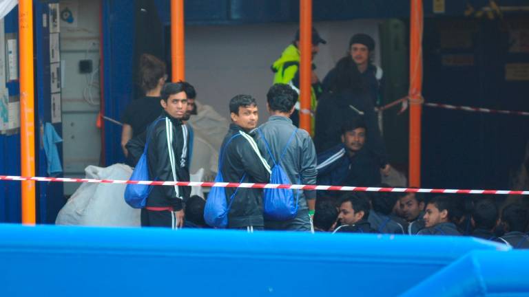 Ravenna, è arrivata la nave Solidaire con 67 migranti - VIDEO GALLERY Ravenna, è arrivata la nave Solidaire con 67 migranti - VIDEO GALLERY