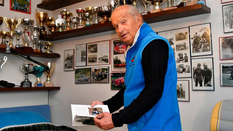 Genunzio Silvagni nella sua casa di Fiumana con i suoi trofei Genunzio Silvagni nella sua casa di Fiumana con i suoi trofei