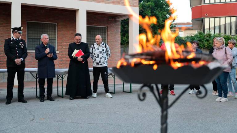 Cesena, a due anni dall’alluvione acqua santa e fuoco col vescovo Caiazzo per domare il fiume Savio Cesena, a due anni dall’alluvione acqua santa e fuoco col vescovo Caiazzo per domare il fiume Savio