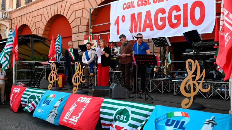 Forlì, festa del lavoro in piazza Saffi: obiettivo sicurezza FOTOGALLERY Forlì, festa del lavoro in piazza Saffi: obiettivo sicurezza FOTOGALLERY