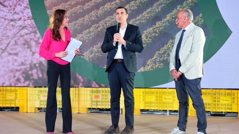 Sono iniziate in Fiera a Cesena le celebrazioni per i 65 anni di Apofruit Sono iniziate in Fiera a Cesena le celebrazioni per i 65 anni di Apofruit