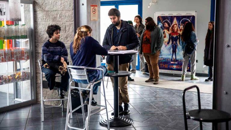 Una folla a Cesena per il casting di “Tornando a Est”, il nuovo film con Lodo Guenzi Una folla a Cesena per il casting di “Tornando a Est”, il nuovo film con Lodo Guenzi