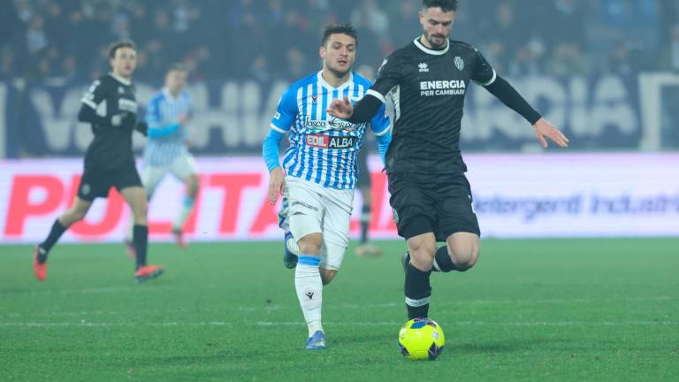 Matteo Piacentini in anticipo su Simone Rabbi nel derby di domenica in casa della Spal Matteo Piacentini in anticipo su Simone Rabbi nel derby di domenica in casa della Spal