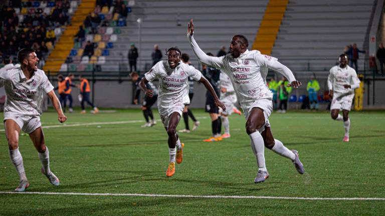 L’esultanza di Stefano Okaka dopo la rete alla Pianese (Chianese9 L’esultanza di Stefano Okaka dopo la rete alla Pianese (Chianese9
