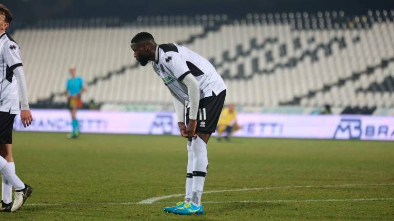 Roberto Ogunseye è stato squalificato dopo lo sciagurato rosso rimediato a Carrara (foto Gianmaria Zanotti) Roberto Ogunseye è stato squalificato dopo lo sciagurato rosso rimediato a Carrara (foto Gianmaria Zanotti)