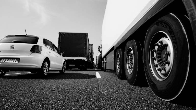 Camion senza specchietti e serbatoi corrosi in A14 e in E45: multe per oltre 2mila euro Camion senza specchietti e serbatoi corrosi in A14 e in E45: multe per oltre 2mila euro