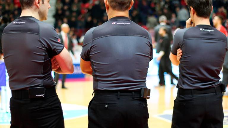 Basket B Nazionale: dalla prossima stagione gli arbitri saranno tre Basket B Nazionale: dalla prossima stagione gli arbitri saranno tre