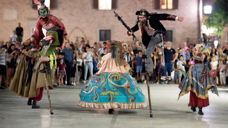 La tournée europea del Teatro Due Mondi: per cinque mesi lo storico gruppo faentino in Germania, Polonia, Austria e Italia / GALLERY La tournée europea del Teatro Due Mondi: per cinque mesi lo storico gruppo faentino in Germania, Polonia, Austria e Italia / GALLERY