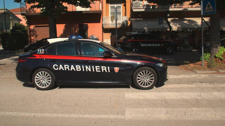 Ravenna. Rapina dal tabaccaio con un cutter, poi fugge in scooter Ravenna. Rapina dal tabaccaio con un cutter, poi fugge in scooter