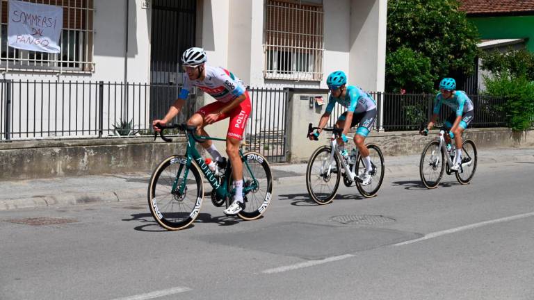 Giro d’Italia a Forlì, “Grazie a tutti per l’aiuto”, “Sommersi dal fango”: i tifosi non dimenticano l’alluvione VIDEO GALLERY Giro d’Italia a Forlì, “Grazie a tutti per l’aiuto”, “Sommersi dal fango”: i tifosi non dimenticano l’alluvione VIDEO GALLERY