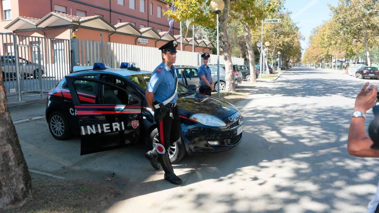 Va in caserma per sporgere una denuncia: insulta i carabinieri e viene arrestato a Cesenatico Va in caserma per sporgere una denuncia: insulta i carabinieri e viene arrestato a Cesenatico