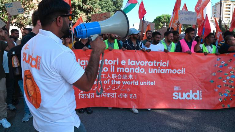 Forlì, il corteo dei lavoratori di Gruppo 8 VIDEO E FOTO Forlì, il corteo dei lavoratori di Gruppo 8 VIDEO E FOTO