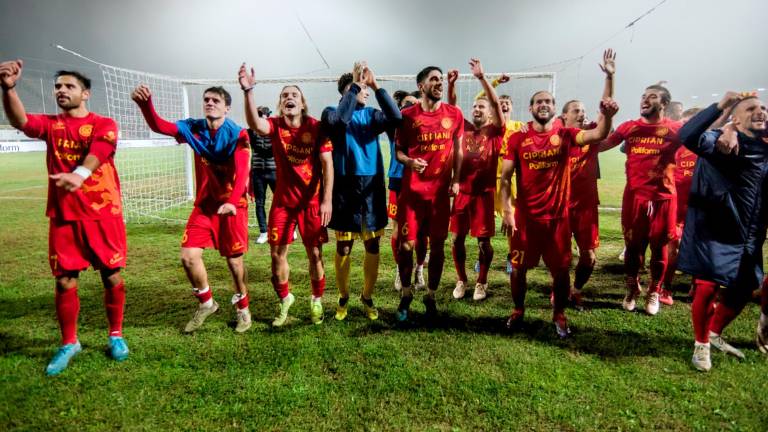 Ravenna-Forlì 2-0: festa giallorossa con oltre 4.200 spettatori al Benelli - Gallery Ravenna-Forlì 2-0: festa giallorossa con oltre 4.200 spettatori al Benelli - Gallery