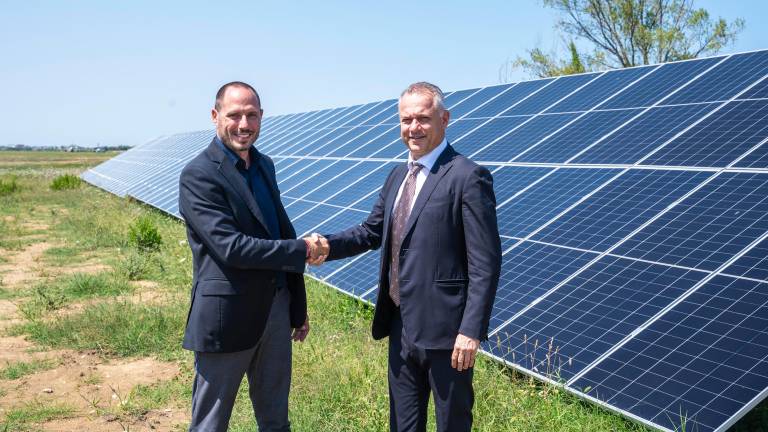 L’inaugurazione impianto fotovoltaico con Leonardo Corbucci, amministratore delegato di Airiminum, e Demis Diotallevi, direttore generale Gruppo Società Gas Rimini L’inaugurazione impianto fotovoltaico con Leonardo Corbucci, amministratore delegato di Airiminum, e Demis Diotallevi, direttore generale Gruppo Società Gas Rimini