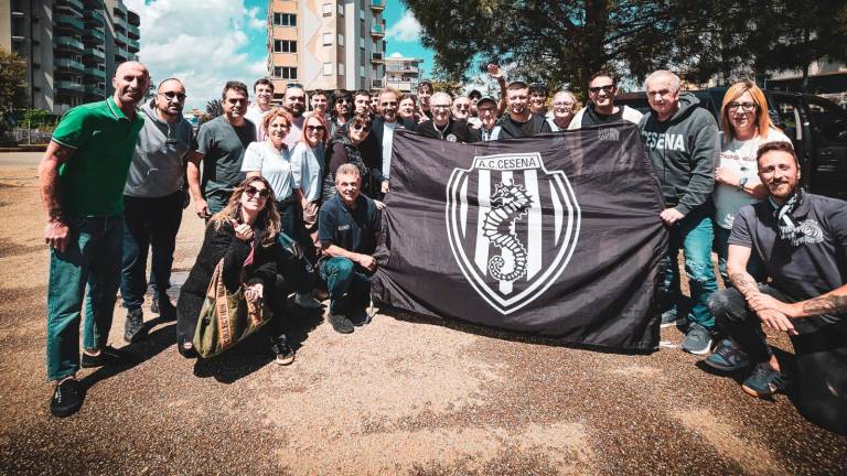I tifosi di “Insieme per il Cesena” a Rende per salutare Domenico Toscano I tifosi di “Insieme per il Cesena” a Rende per salutare Domenico Toscano