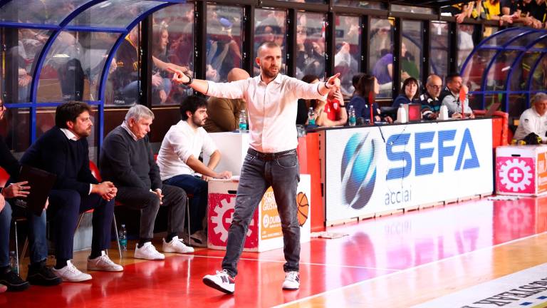 Il coach biancorosso Emanuele Di Paolantonio foto MMPH Il coach biancorosso Emanuele Di Paolantonio foto MMPH