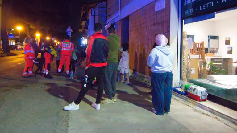 Incendio nella notte a Ravenna, evacuata un’intera palazzina VIDEO GALLERY Incendio nella notte a Ravenna, evacuata un’intera palazzina VIDEO GALLERY