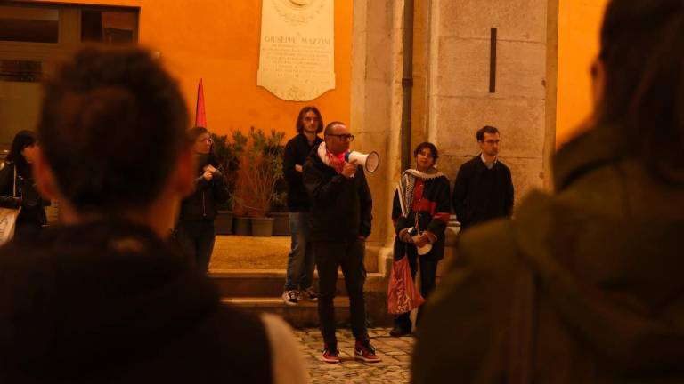 Cesena, più di 150 persone in piazza subito dopo l’attacco alla flotilla, venerdì mattina sciopero con grande corteo dalla stazione, nelle prossime ore altre tre iniziative Cesena, più di 150 persone in piazza subito dopo l’attacco alla flotilla, venerdì mattina sciopero con grande corteo dalla stazione, nelle prossime ore altre tre iniziative