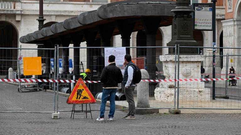 A Forlì sono iniziate le operazioni per rimuovere la pensilina di piazza Saffi. Siete favorevoli a questa scelta? A Forlì sono iniziate le operazioni per rimuovere la pensilina di piazza Saffi. Siete favorevoli a questa scelta?