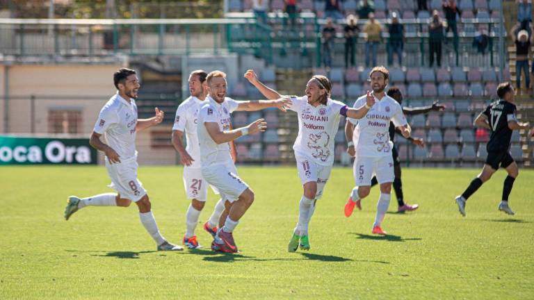 Rossetti, Esposito, Rrapaj e Solini festeggiano Matteo Motti dopo la rete dell’1-3 che indirizza il match (Chianese) Rossetti, Esposito, Rrapaj e Solini festeggiano Matteo Motti dopo la rete dell’1-3 che indirizza il match (Chianese)