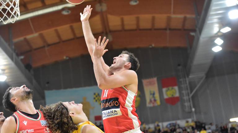 Unieuro, debutto amaro a Cividale (77-69) Unieuro, debutto amaro a Cividale (77-69)