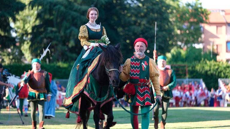 La sfilata a cavallo delle dame precederà la giostra FOTO MMPH La sfilata a cavallo delle dame precederà la giostra FOTO MMPH