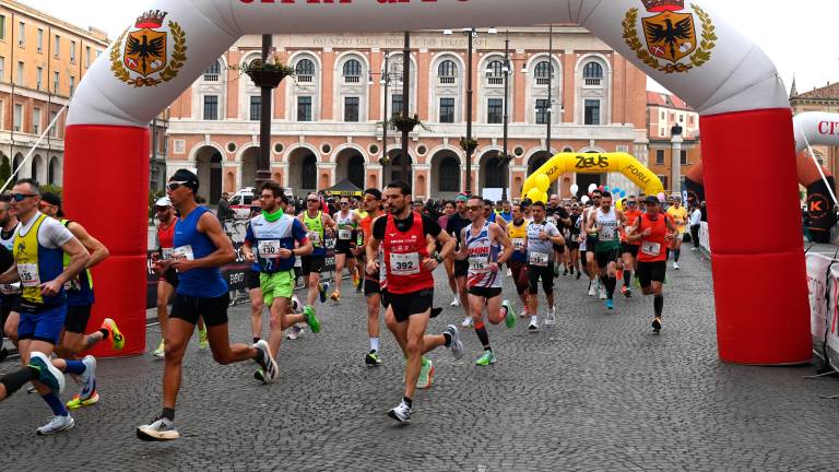 La StraForlì colora le strade dal centro alla periferia VIDEO E FOTOGALLERY La StraForlì colora le strade dal centro alla periferia VIDEO E FOTOGALLERY