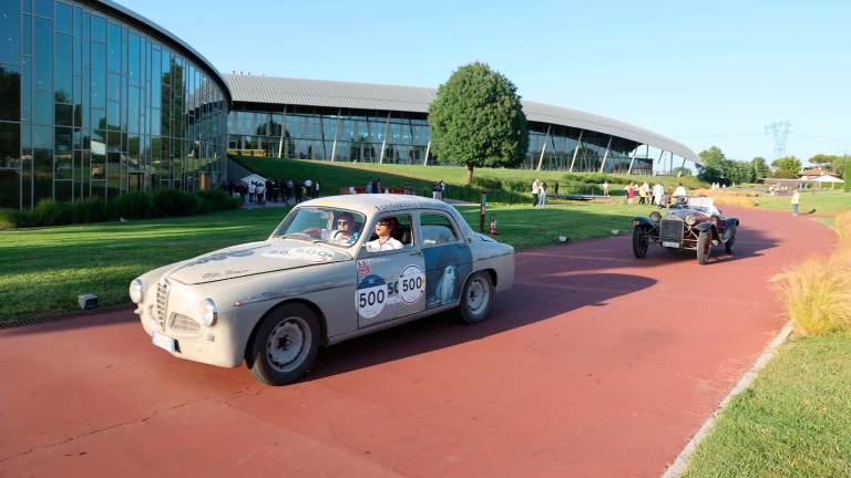 Passione auto: per la Mille Miglia tappa alla Technogym di Cesena FOTOGALLERY Passione auto: per la Mille Miglia tappa alla Technogym di Cesena FOTOGALLERY