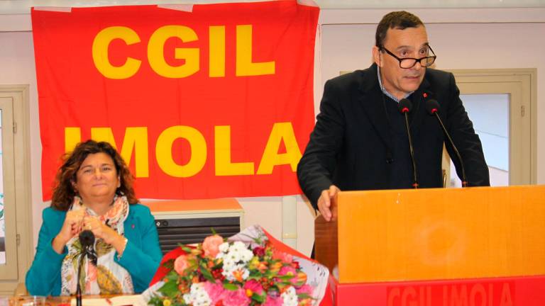 Stefano Moni è il nuovo segretario generale della Camera del lavoro di Imola, succede a Mirella Collina Stefano Moni è il nuovo segretario generale della Camera del lavoro di Imola, succede a Mirella Collina