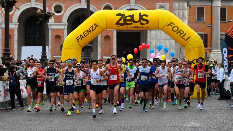 La StraForlì colora le strade dal centro alla periferia VIDEO E FOTOGALLERY La StraForlì colora le strade dal centro alla periferia VIDEO E FOTOGALLERY