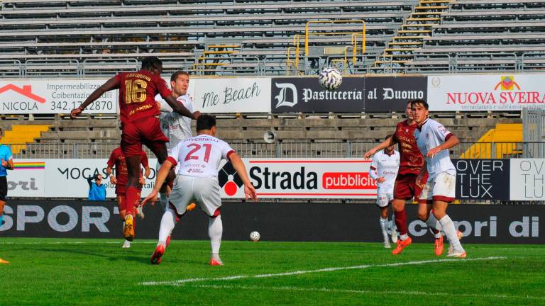 Tenkorang sfiora di testa il gol nel finale di primo tempo (foto Fiorentini) Tenkorang sfiora di testa il gol nel finale di primo tempo (foto Fiorentini)