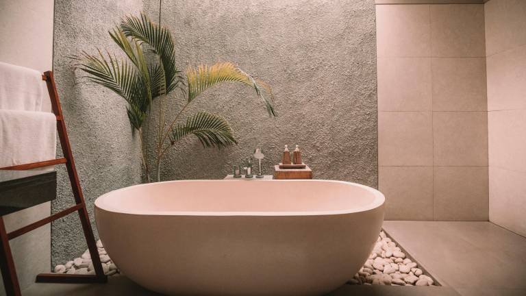 Rivestimenti bagno: il fascino intramontabile del travertino Rivestimenti bagno: il fascino intramontabile del travertino
