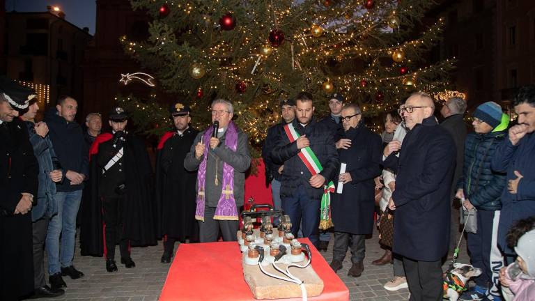 L’accensione dell’albero di Natale (foto mmph) L’accensione dell’albero di Natale (foto mmph)