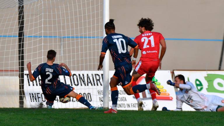 Lorenzo Babbi in gol contro la Pistoiese nella gara del Morgagni Lorenzo Babbi in gol contro la Pistoiese nella gara del Morgagni